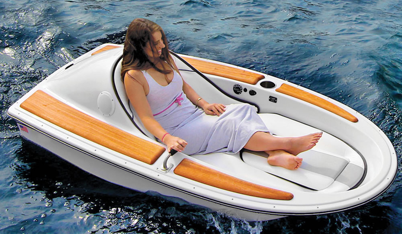 ONE-PERSON ELECTRIC WATERCRAFT